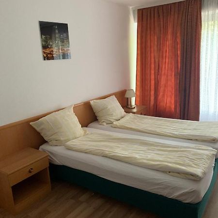Grando Sukredo Hotel Hamburg Bagian luar foto