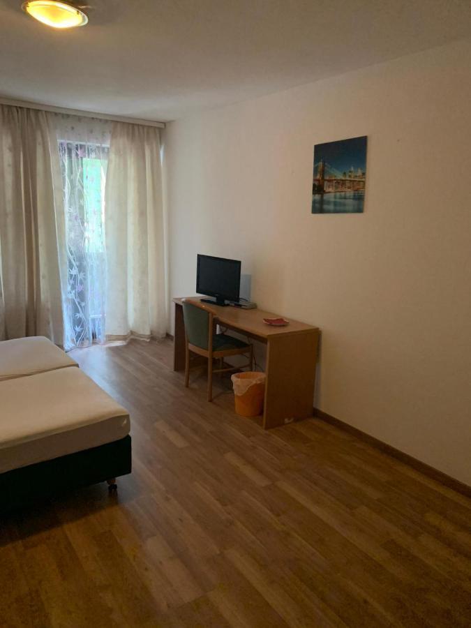 Grando Sukredo Hotel Hamburg Bagian luar foto